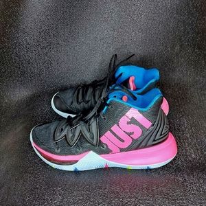 Nike Kyrie 5 Just do it size 9 mens original box excellent condition worn inside